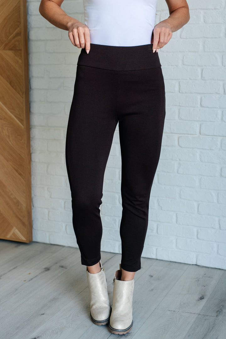 Magic Ankle Crop Skinny Pants in Chocolate